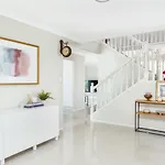 Spacious Newly Redecorated 5bd Family Holiday home *