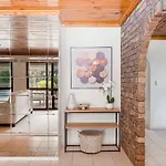 Hobbit House Inspired 4Br Cozy Fairytale Cottage