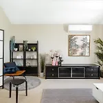 Spacious Newly Redecorated 5bd Family *