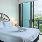 Brand New Riverside Designer 2Bd Apartment At West End