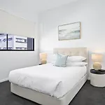 Contemporary 3-Bed Apartment With Private Balcony