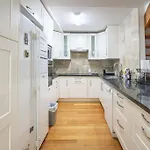 Duplex 2Beds 2Baths Fortitude Valley W Parking Pool Walk To Everything