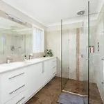 Spacious Newly Redecorated 5bd Family