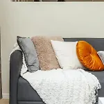 Spacious Newly Redecorated 5bd Family Brisbane