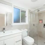 Spacious Newly Redecorated 5bd Family Holiday home Brisbane