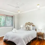 Bali Vibes Serene Tropical Oasis 4bd Holiday home