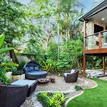 Bali Vibes Serene Tropical Oasis 4bd Holiday home