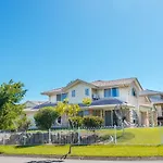 Holiday home Spacious Newly Redecorated 5bd Family Brisbane