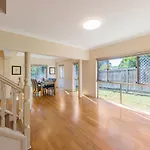 Peaceful Suburban Family Home Easy Access To City