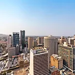 Oaks Brisbane on Charlotte Suites