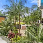 Modern Riverside Oasis - Gym Pool Wifi & Parking