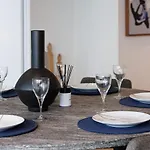 Luxurious 3 Bed Fortitude Valley Penthouse Retreat