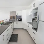 Large House 7 Mins From Airport