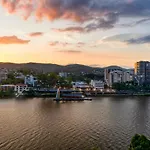 Stunning Waterfront Penthouse 3 Or 4 Bedrooms