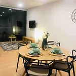 New Modern Apt + Gym+ Pool