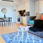 New Modern Apt + Gym+ Pool