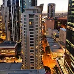Apartment Cbd 1bed/pool/gym/sauna/ - Close To Everything! *