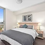 Heart Of The Cbd ~ 1Bed/1Bath/Balcony/Free Parking