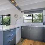 Tropical Dreaming In The Heart Of Indooroopilly Holiday home *