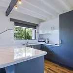 Tropical Dreaming In The Heart Of Indooroopilly Holiday home Brisbane
