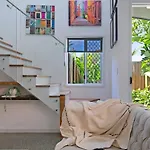 Nundah\'S Lush Haven - Serene Family Townhouse Escape