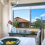 Tropical Dreaming In The Heart Of Indooroopilly *