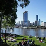 The Sun Catcher - A Trendy South Brisbane Townhouse