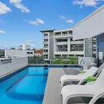 \'Easy Jeays\' Executive Living Near Fortitude Valley