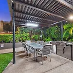 Resort Pad ~ 1Bed/1Bath/Balcony/1Car ~ 10 Mins Cbd