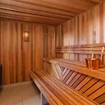 Central Cbd Studio, Balcony, Pool, Gym, Sauna