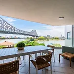 Story Bridge View Apartment With Parking And Pool