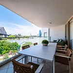Story Bridge View With Parking And Pool Apartment
