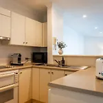 Story Bridge View With Parking And Pool Apartment Brisbane