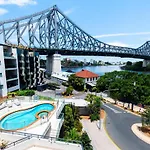 Story Bridge View With Parking And Pool Apartment *