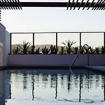 1Br Apt With Parking And Pool Near Shops