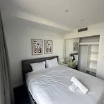 1Br Apt With Parking And Pool Near Shops