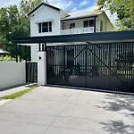 4Br Family House, Pool. West End