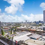 Artistic South Brisbane 2 Bedroom Apartment With Parking