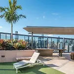 Apartment Artistic South 2 Bedroom With Parking *