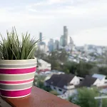 2B1B Apt Sunset View+Parking+City+Suncorp Stadium