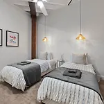 Luxurious Woolstore Living! ~teneriffe *