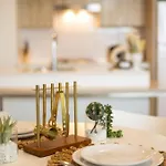 Simply Stunning Riverside 1br At Hamilton Brisbane