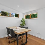 Charming 2-Bed Cottage Near Local Shops
