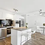 Bright Inner-City 1-Bed With Spacious Balcony