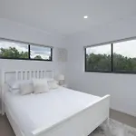 Chic 2-Bed By Train Station With Secure Parking