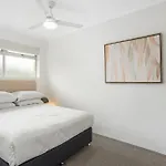 Spacious 2-Bed Apartment Near City Centre
