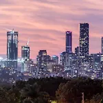 Spacious 3-Bed With Amazing Views In Norman Park