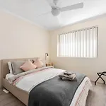 Boho Beauty ~ 2 Bed/2 Bath/1 Car ~ New Farm