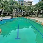 Large Studio Balcony, Spa & Pool