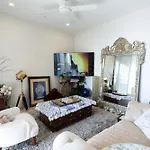 Central Location! Boutique 2Br Apartment With Pool & Bbq Near South Bank And City